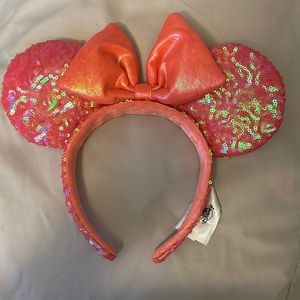 Minnie Mouse ears.